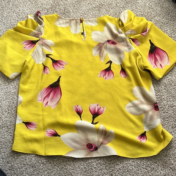 Puffer Sleeve Blouse - Picture 2 of 2